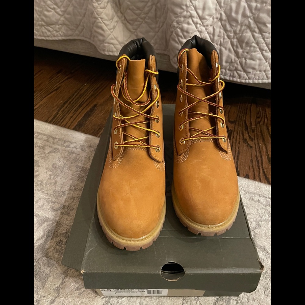 WOMENS WATERVILLE 6-INCH WATERPROOF BOOTS SIZE 8.5